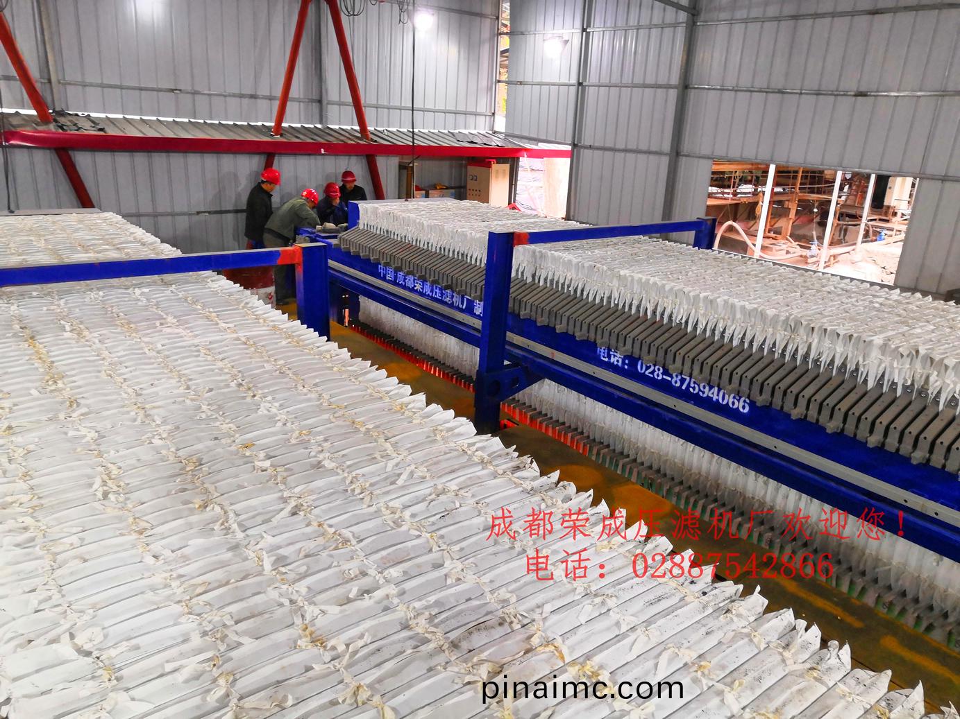 某砂石(shi)汚水處(chu)理(li)車間(jian)400㎡高(gao)傚(xiao)塊(kuai)拉壓(ya)濾機